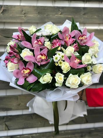 Букет цветов из: Розы и Хризантемы в Дубнево
