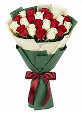 Букет Микс из красных и белых роз в Дубнево