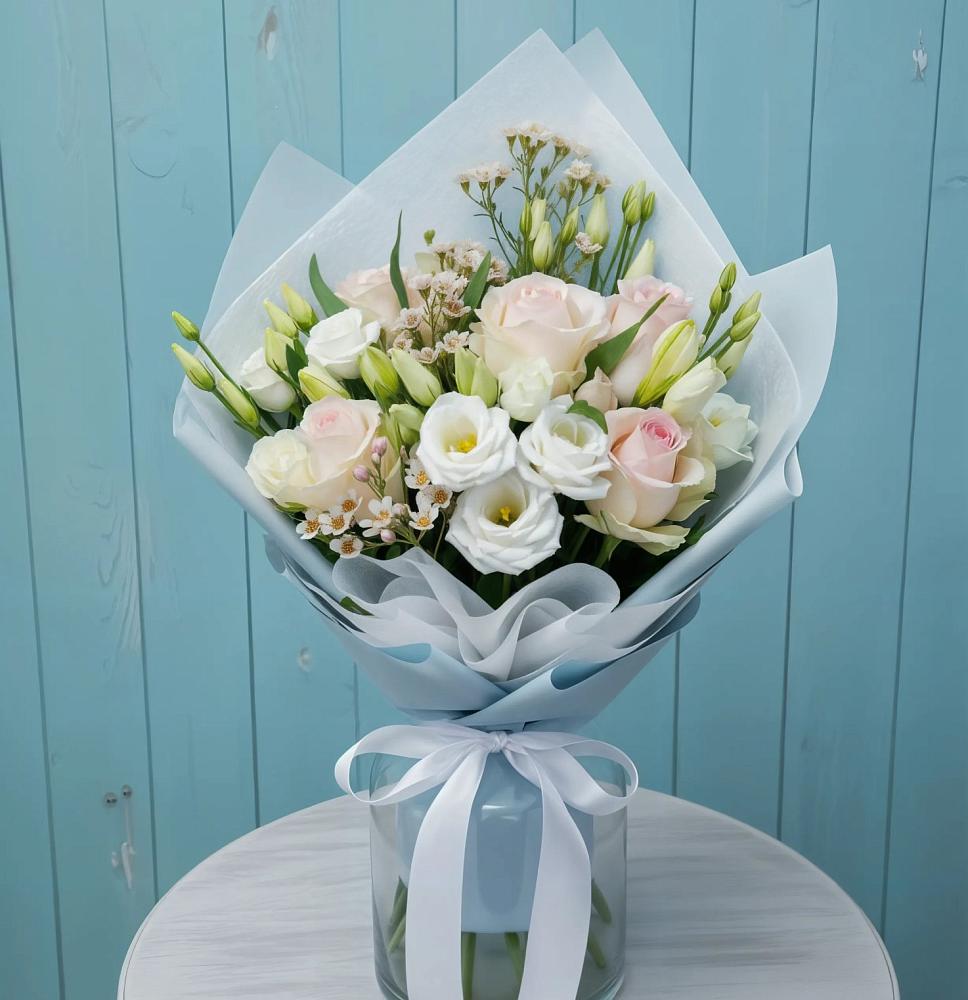 Букет цветов из: Розы и Лизиантусы в Дубнево