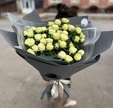 Букет Белые кустовые розы Солинеро в Дубнево