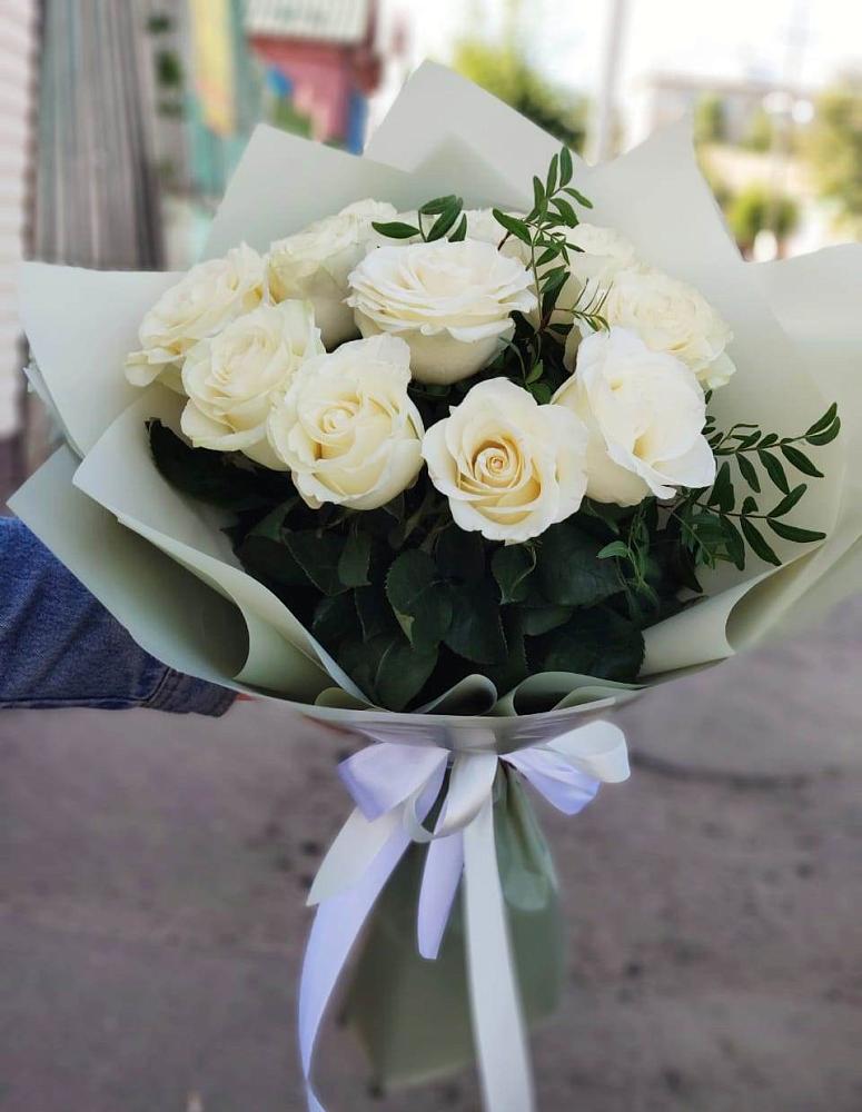 Букет Белые розы Проуд в Дубнево