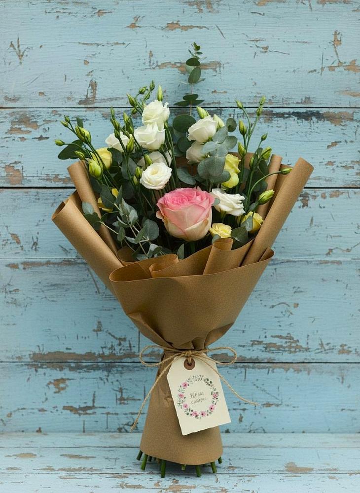 Букет цветов из: Розы и Лизиантусы в Дубнево