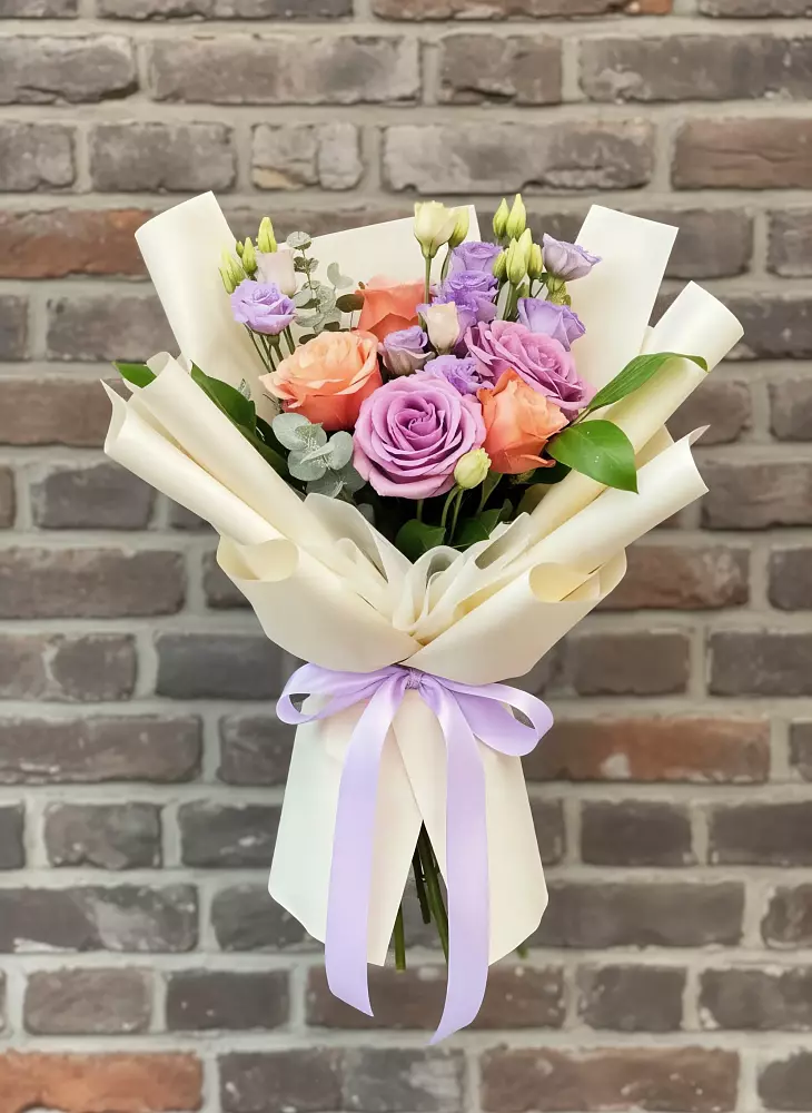 Букет цветов из: Лизиантусы и Розы в Дубнево