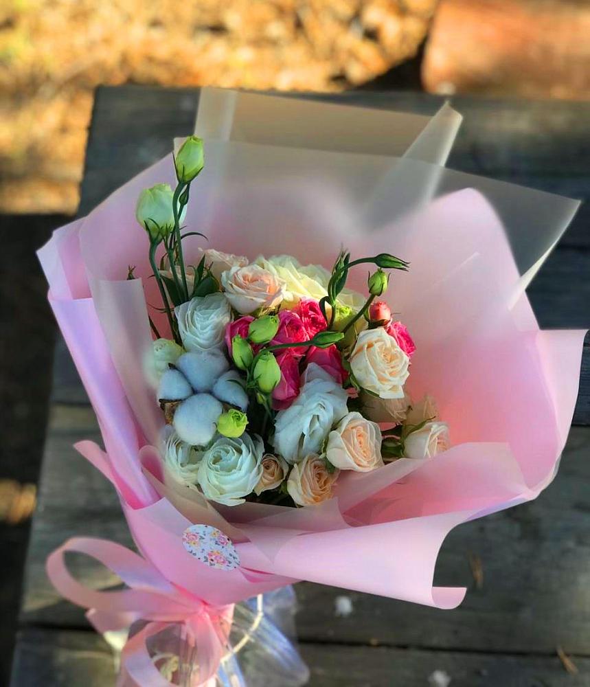 Букет цветов из: Розы и Лизиантусы в Дубнево