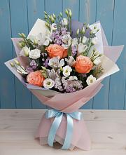 Букет цветов из:  Лизиантусы, Розы, Альстромерии и Гипсофила в Дубнево