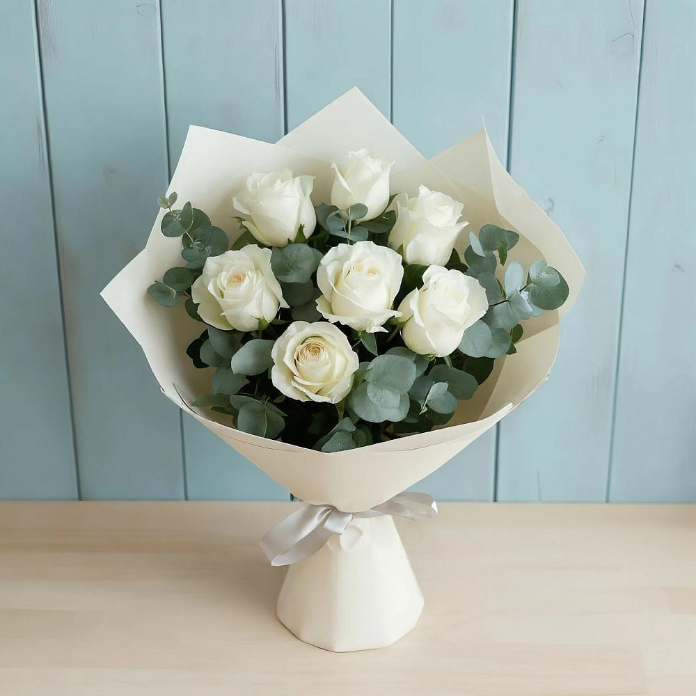 Букет Белые розы в Эвкалипте в Дубнево