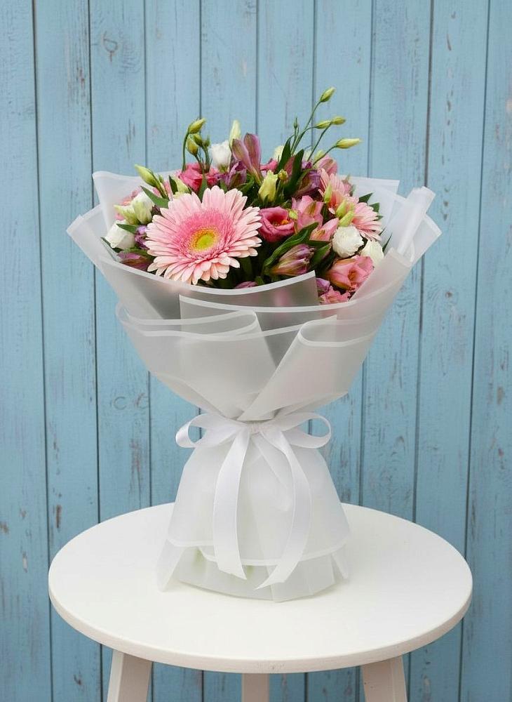 Букет цветов из: Герберы, Альстромерии и Лизиантусы в Дубнево