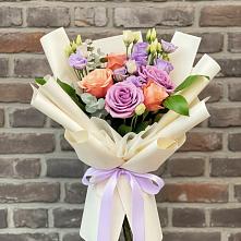 Букет цветов из:  Лизиантусы и Розы в Дубнево