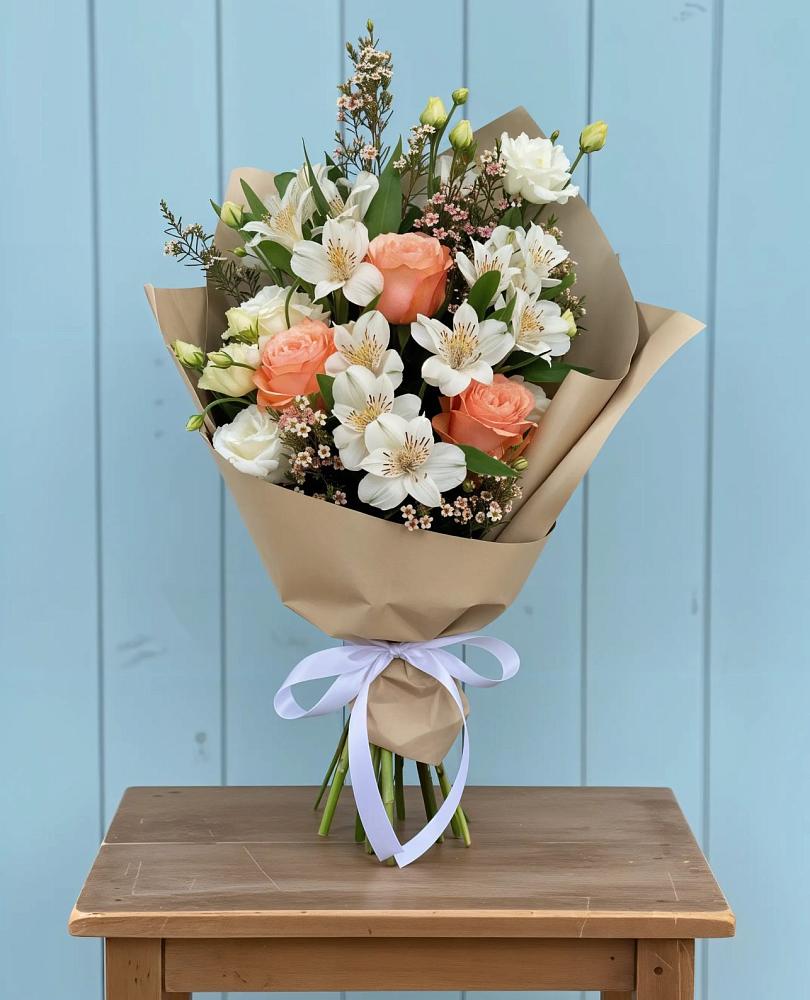 Букет цветов из: Альстромерии, Лизиантусы, Розы и Хризантемы в Дубнево