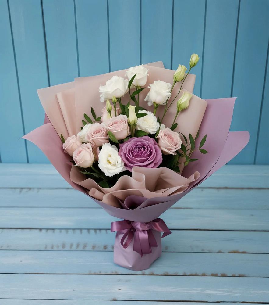 Букет цветов из: Розы и Лизиантусы в Дубнево